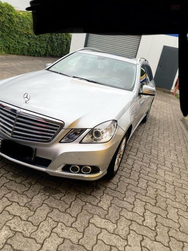 Silber Gebraucht 2011 Mercedes E200 Elegance Kombi | 10.300 € (Guter Preis) - Bild 1/4