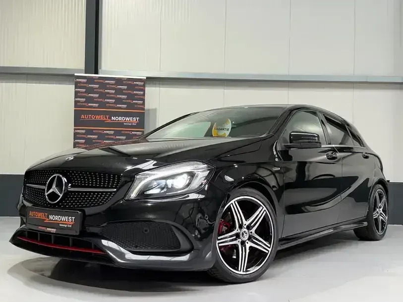 Gebraucht Mercedes A250 AMG line 218 PS (160 kW) 2017 Kosmosschwarz  metalliclack Limousine
