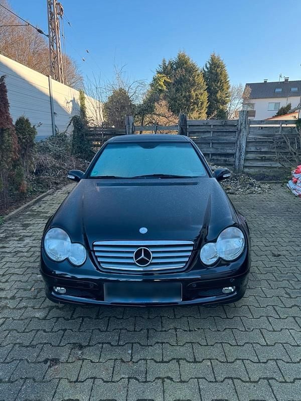 Gebraucht Mercedes C200 163 PS (119 kW) 2002 Schwarz Coupé