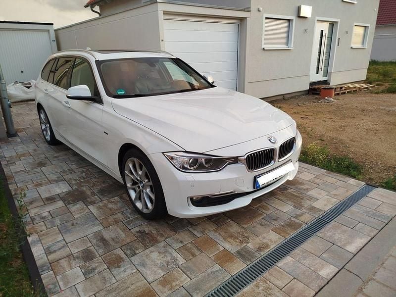 Weiß Gebraucht 2013 BMW 318 Luxury Line Kombi | 8.999 € (Etwas zu teuer) - Bild 1/4