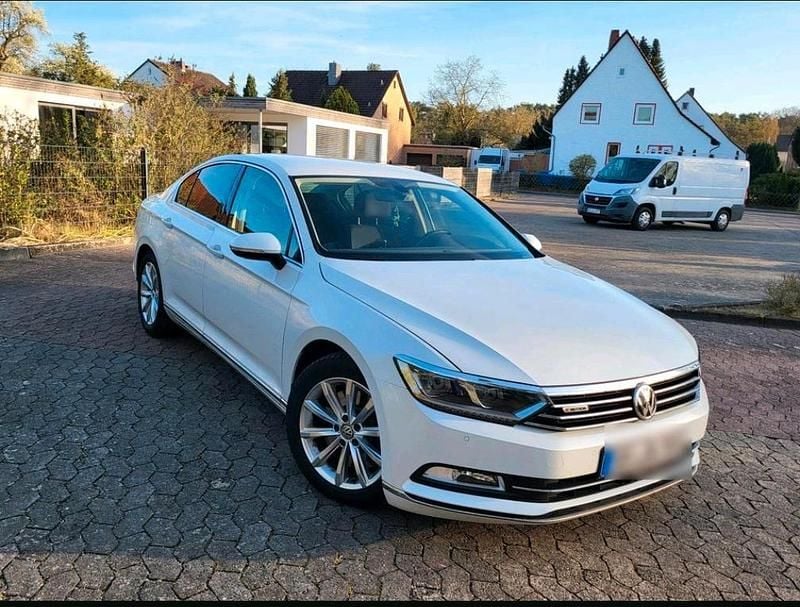 Weiß Gebraucht 2016 VW Passat Limousine | 15.000 € (Superpreis) - Bild 1/4
