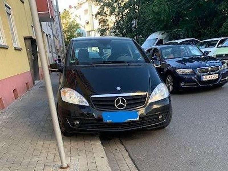 Gebraucht Mercedes A180 109 PS (80 kW) 2010 Schwarz Kleinwagen