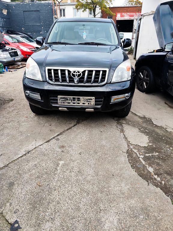 Schwarz Gebraucht 2004 Toyota Land Cruiser Executive SUV | 12.000 € - Bild 1/4