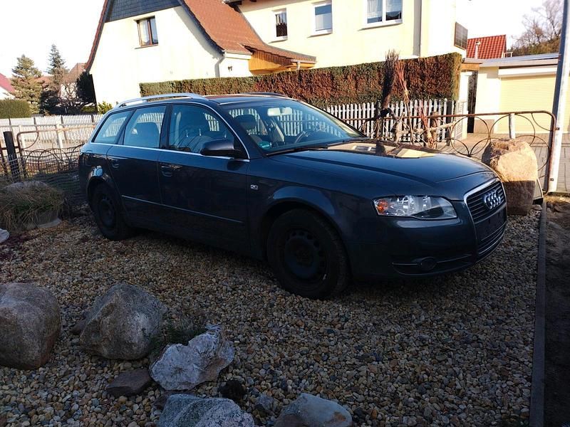 Grau Gebraucht 2004 Audi A4 Kombi | 5.999 € - Bild 1/4