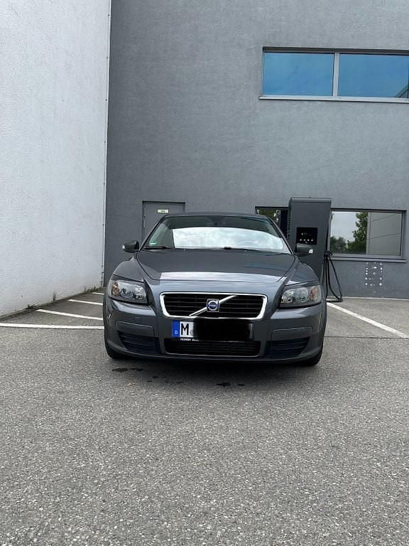 Grau Gebraucht 2008 Volvo C30 Kleinwagen | 3.850 € (Fairer Preis) - Bild 1/4