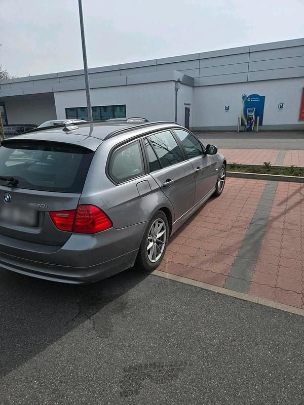 Gebraucht BMW 320 170 PS (125 kW) 2010 Grau Kombi