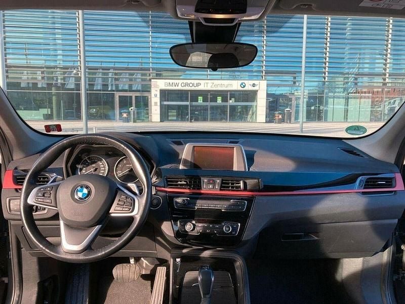 Grau Gebraucht 2017 BMW X1 Sport Line SUV | 15.200 € (Superpreis) - Bild 1/4