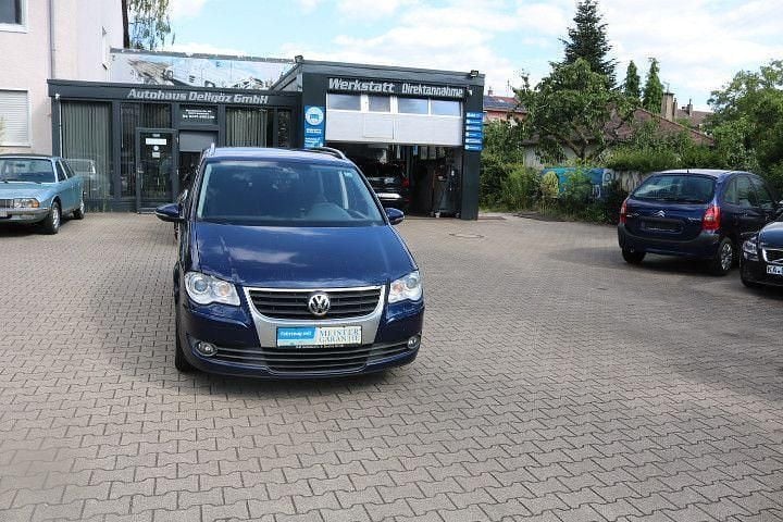 Blau Gebraucht 2009 VW Touran Freestyle Van / Kleinbus | 4.910 € (Etwas zu teuer) - Bild 1/4