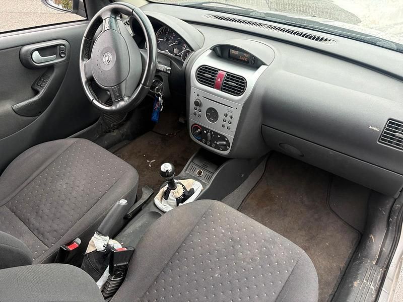 Gebraucht Opel Corsa 75 PS (55 kW) 2003 Silber Kleinwagen