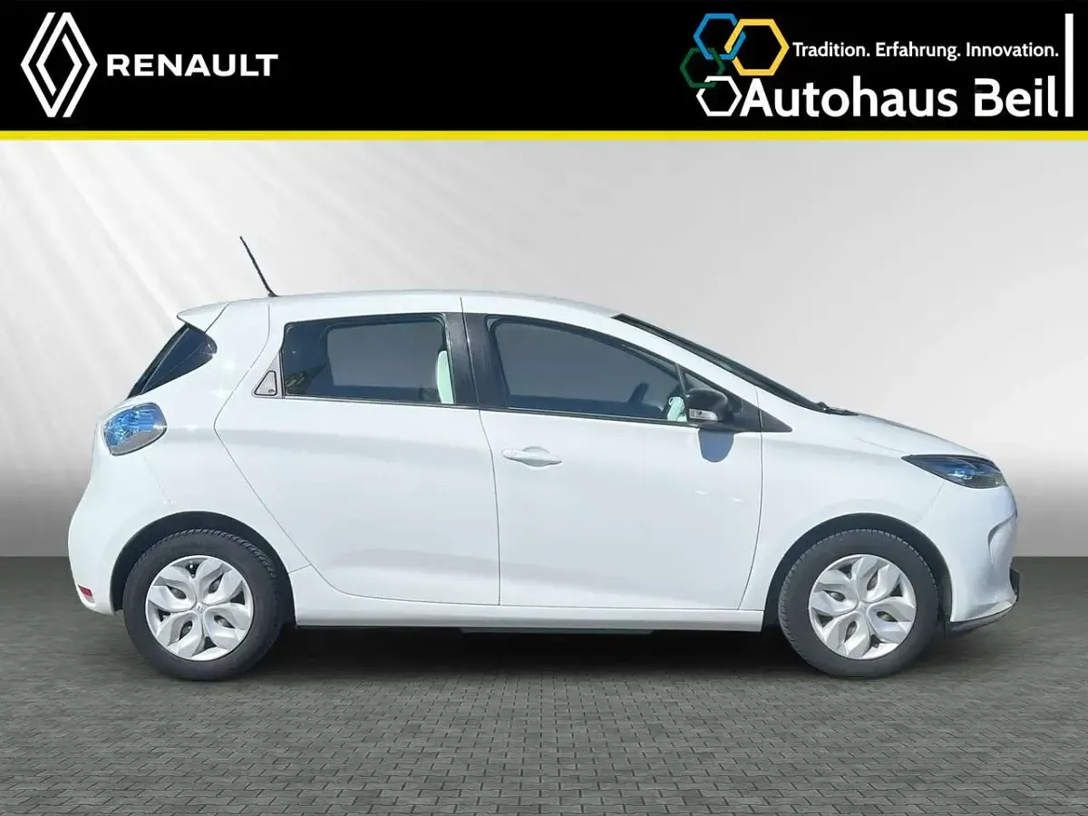 Second-hand Renault Zoe Life 42 kW (58 CP) 2018 Alb Hatchback