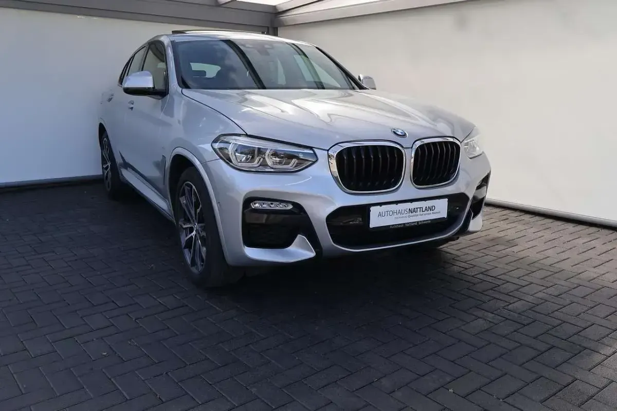 Gebraucht BMW X4 M Sport 265 PS (194 kW) 2019 Glaciersilber metallic SUV