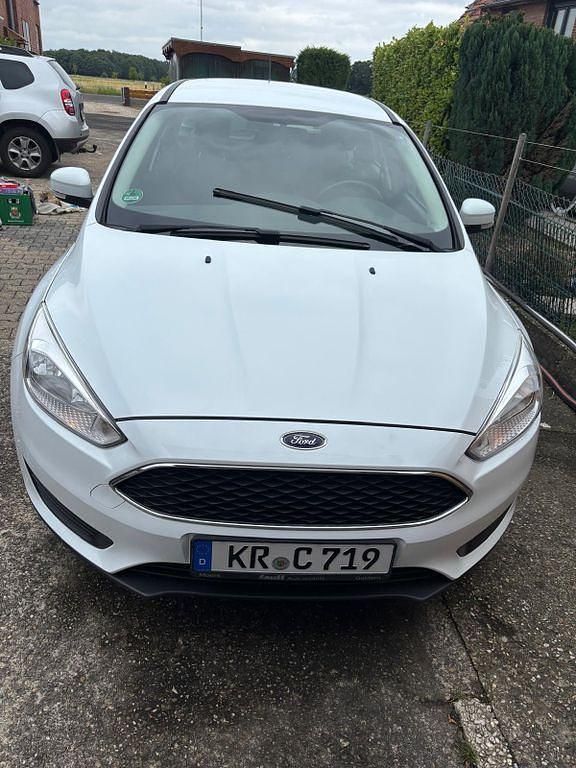 Weiß Gebraucht 2018 Ford Focus Cool & Connect Limousine | 8.000 € (Guter Preis) - Bild 1/4