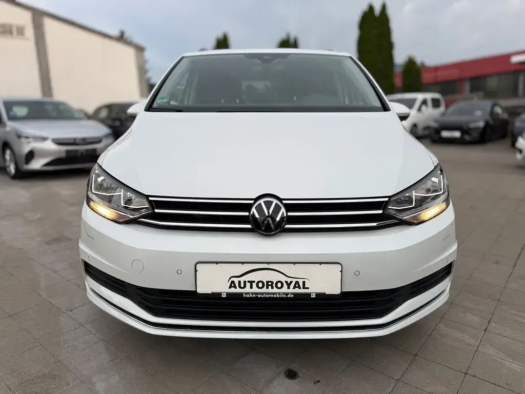 Gebraucht VW Touran Move 150 PS (110 kW) 2024 Weiß Van / Kleinbus