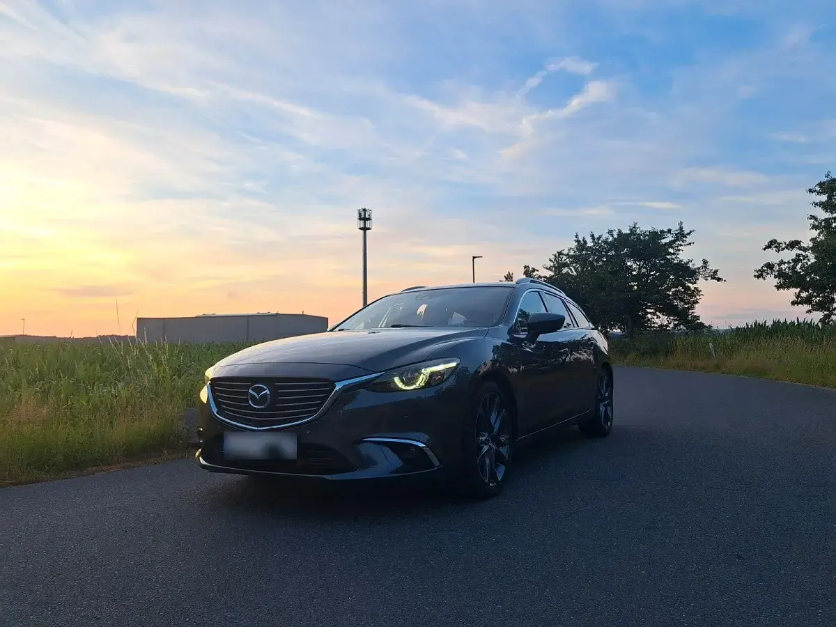 Gebraucht Mazda 6 Sports-Line 175 PS (128 kW) 2015 Grau Limousine