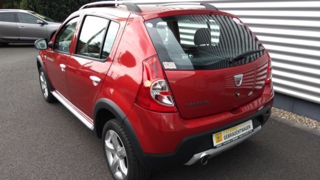 Gebraucht Dacia Sandero Stepway 84 PS (61 kW) 2012 Rot metallic Kleinwagen
