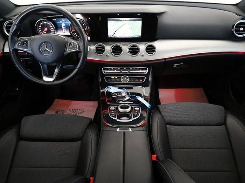 Gebraucht Mercedes E220 221 PS (162 kW) 2017 Weiß Kombi