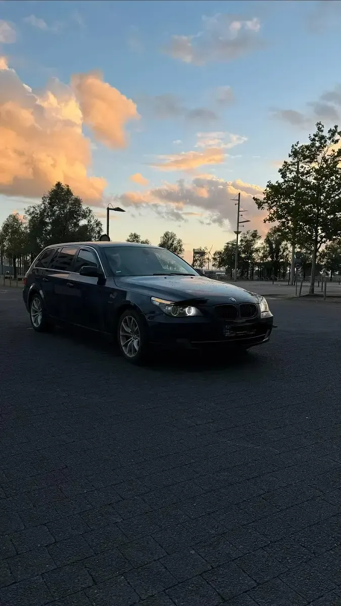 Gebraucht BMW 530 235 PS (172 kW) 2007 Blau Kombi
