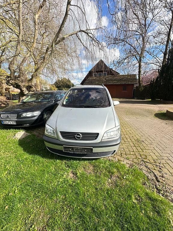 Gebraucht Opel Zafira Edition 101 PS (74 kW) 2000 Silber Van / Kleinbus