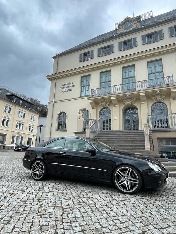 Schwarz Gebraucht 2008 Mercedes CLK500 Elegance Coupé | 19.899 € - Bild 1/4