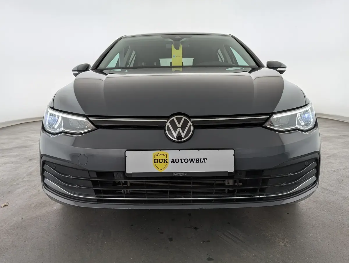 Gebraucht VW Golf VIII Move 131 PS (96 kW) 2023 Delfingrau metallic Limousine