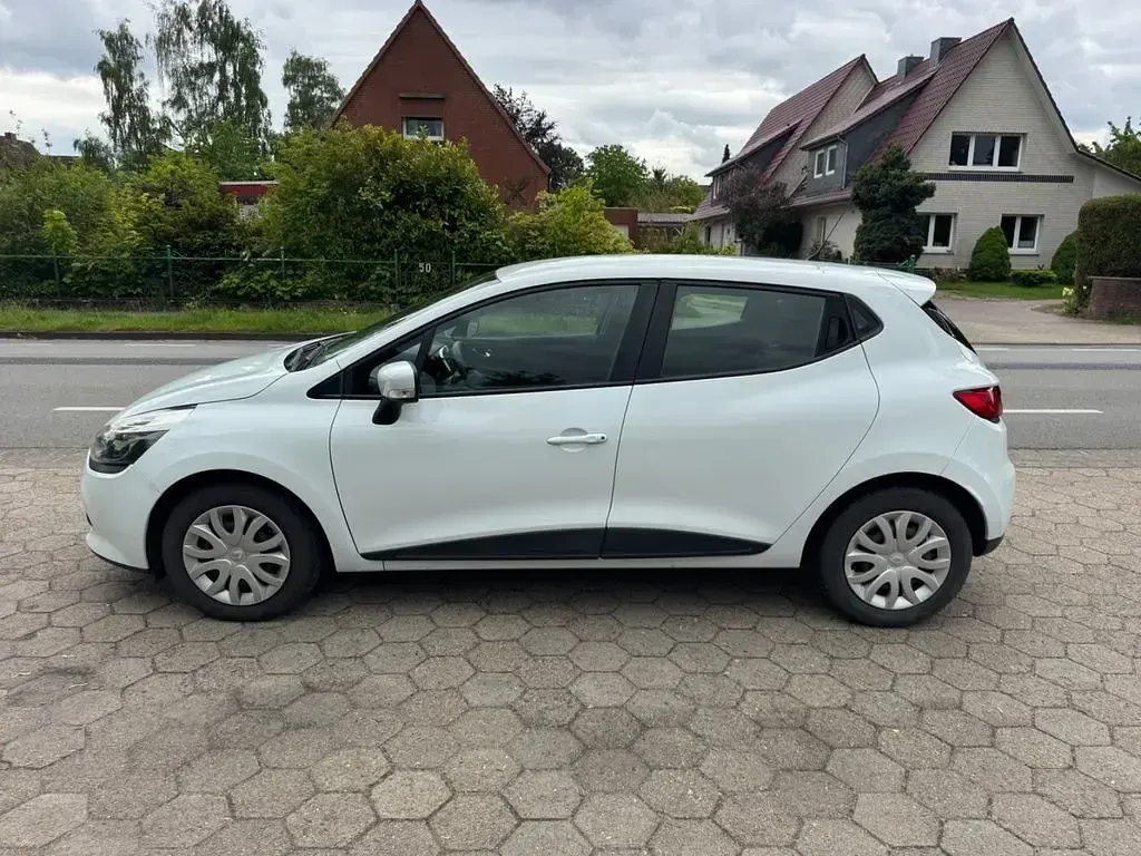 Używany Renault Clio IV Expression 73 KM (53 kW) 2014 Biały Sedan/Limuzyna