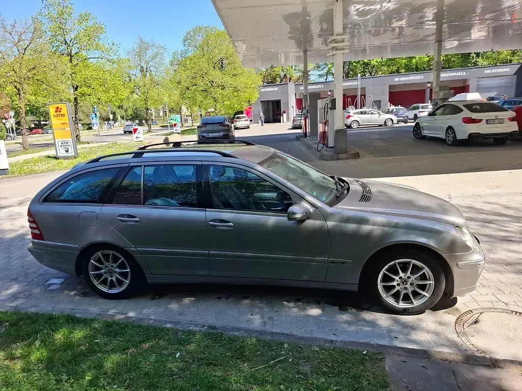 Second-hand Mercedes C220 Avantgarde 150 CP (110 kW) 2004 Gri Berlinǎ