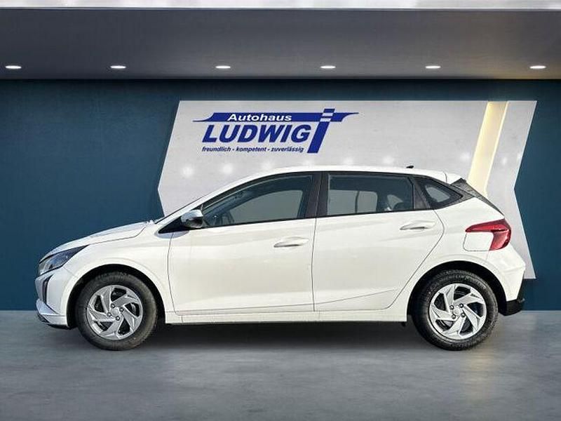 Gebraucht Hyundai i20 Select 101 PS (74 kW) 2024 Weiß Limousine
