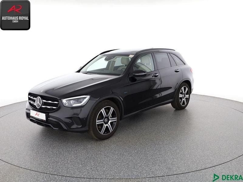 Schwarz Gebraucht 2020 Mercedes GLC300e Night SUV | 39.480 € (Fairer Preis) - Bild 1/4