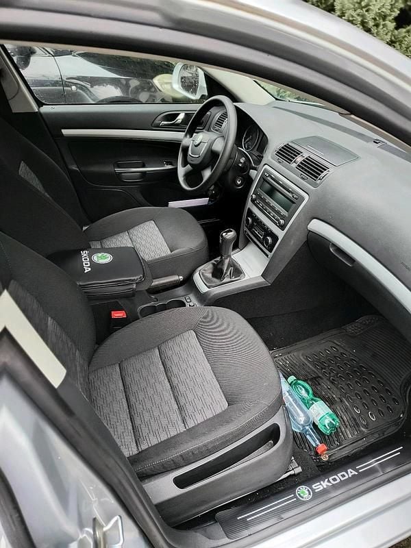 Gebraucht Skoda Octavia 102 PS (75 kW) 2011 Silber Limousine