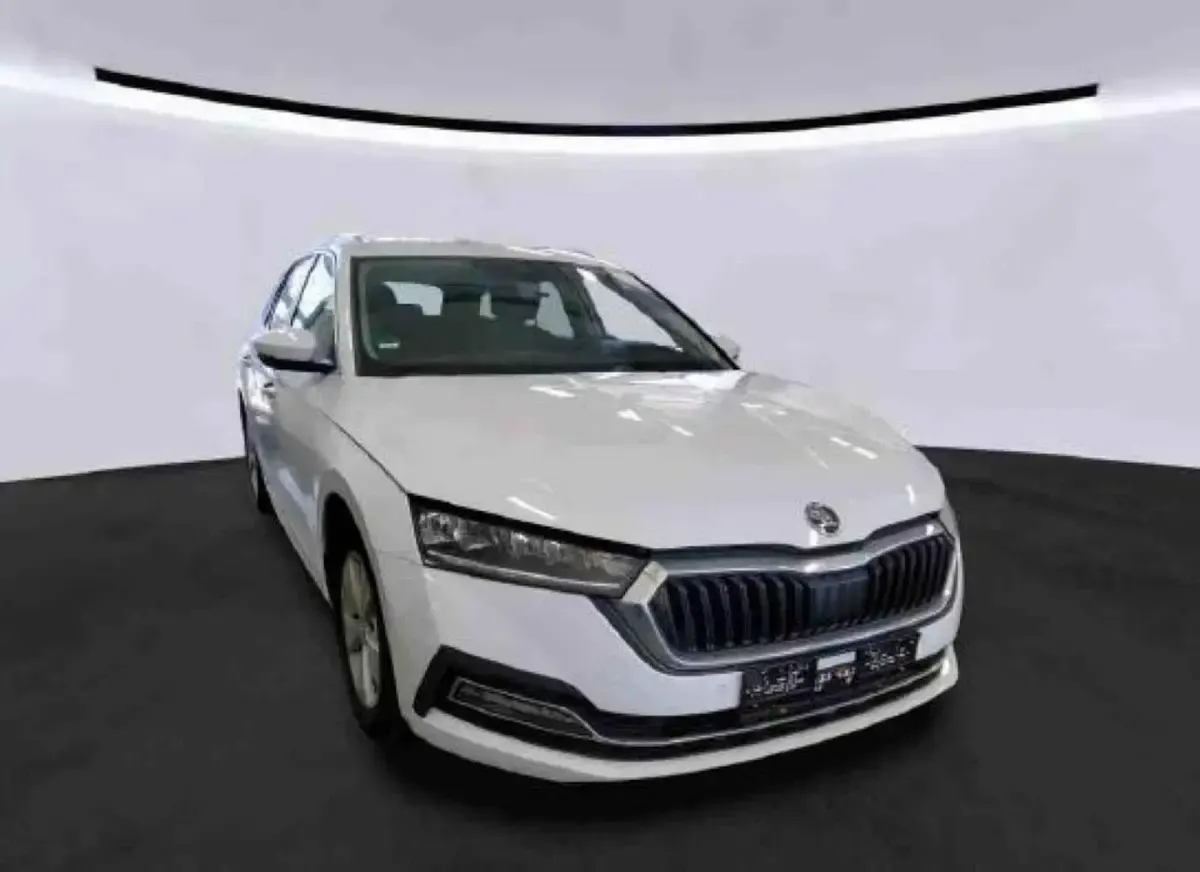 Gebraucht Skoda Octavia Style 116 PS (85 kW) 2024 Moonweiss metallic Kombi