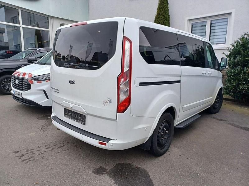 Gebraucht Ford Tourneo Titanium 131 PS (96 kW) 2021 Weiß Van / Kleinbus