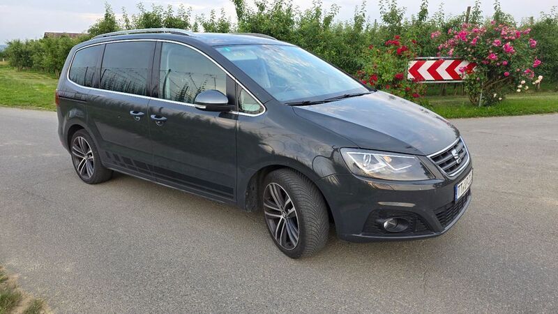 Grau Gebraucht 2016 Seat Alhambra FR-Line Van / Kleinbus | 15.500 € (Fairer Preis) - Bild 1/4