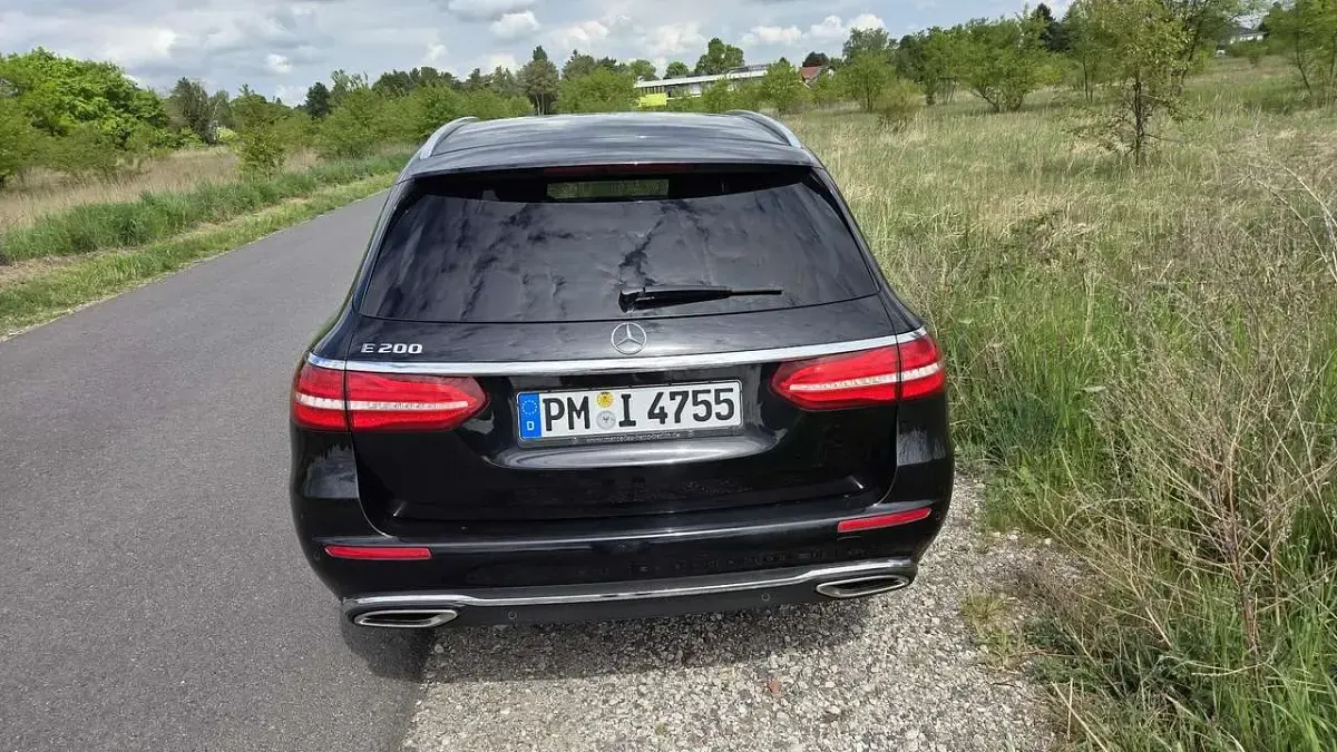 Gebraucht Mercedes E200 184 PS (135 kW) 2016 Schwarz Kombi