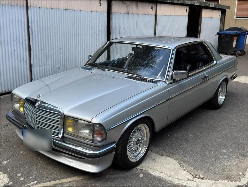 Silber Gebraucht 1980 Mercedes 230 AMG Coupé | 16.200 € - Bild 1/4