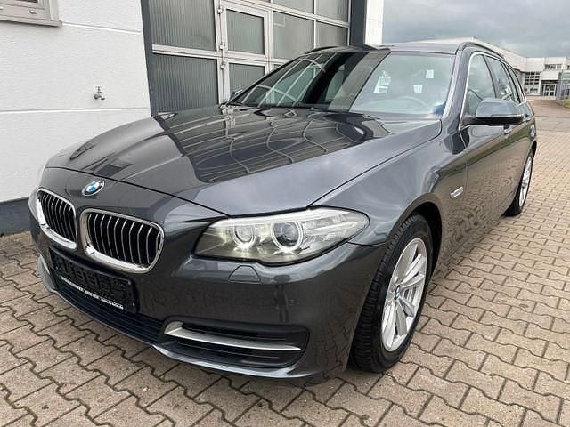 Grau Gebraucht 2017 BMW 520 Performance Kombi | 17.880 € (Superpreis) - Bild 1/4
