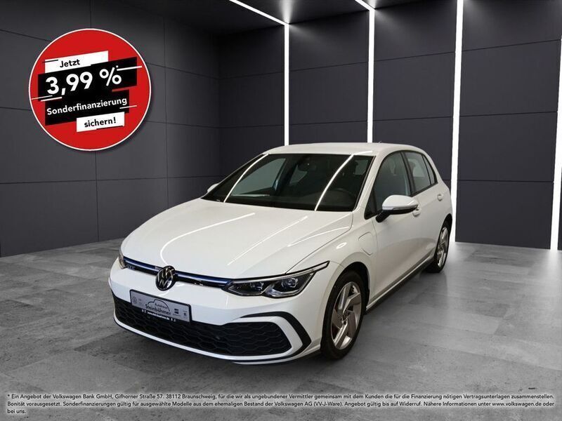 Pure white (weiß) Gebraucht 2021 VW Golf VIII GTE Limousine | 24.440 € (Guter Preis) - Bild 1/4