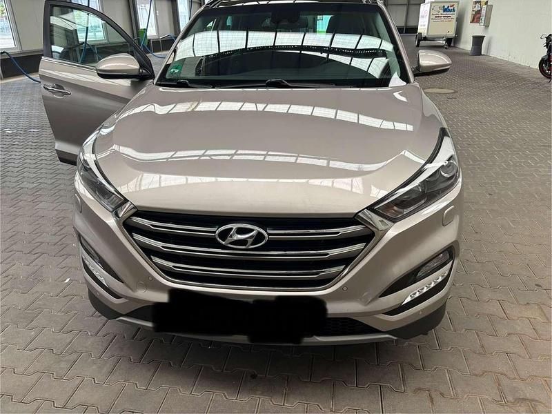 Gold Gebraucht 2017 Hyundai Tucson Premium SUV | 16.700 € (Fairer Preis) - Bild 1/4