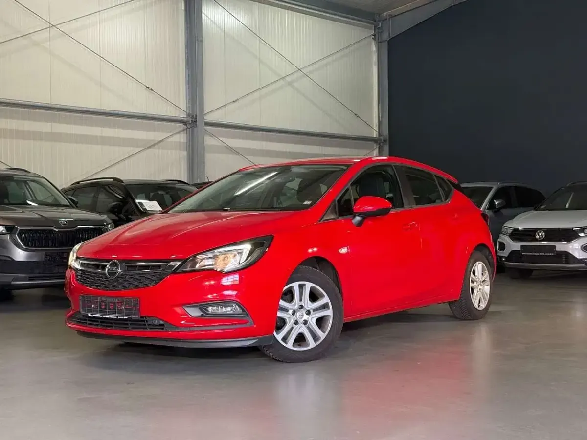 Brugt Opel Astra Edition 105 HK (77 kW) 2016 Rød Sedan