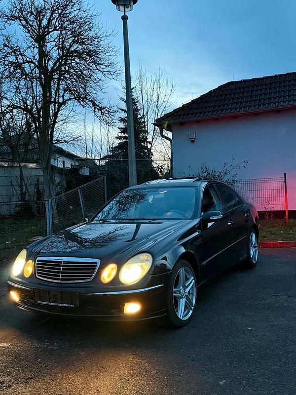 Schwarz Gebraucht 2005 Mercedes E280 Avantgarde Limousine | 4.300 € (Fairer Preis) - Bild 1/4