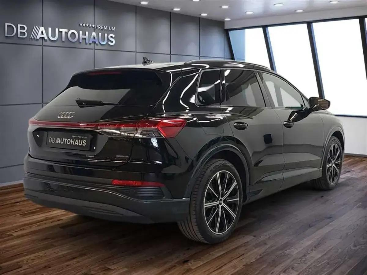 Używany Audi Q4 e-tron Ambiente 219 kW (299 KM) 2023 Czarny SUV