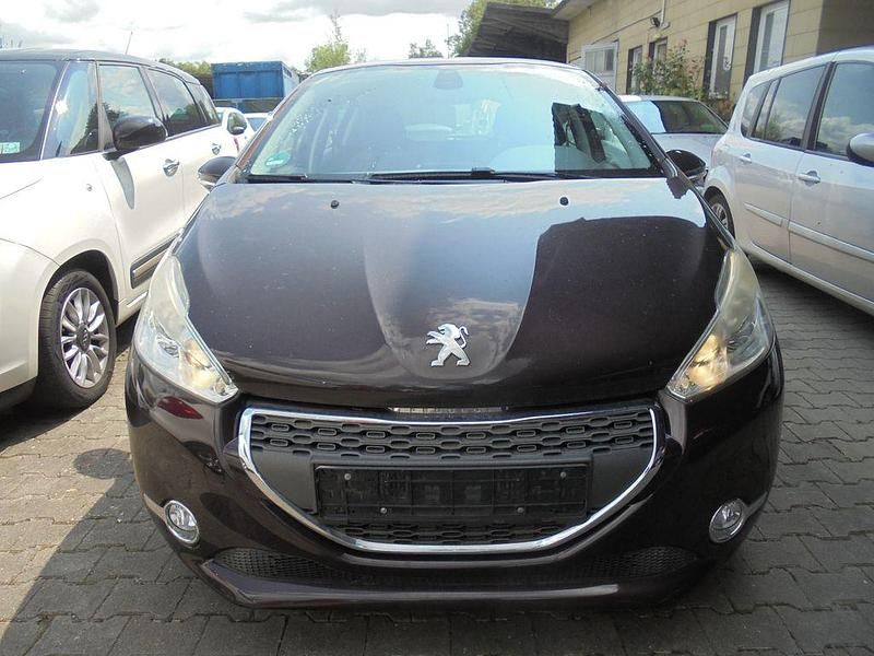 Gebraucht Peugeot 208 Allure 95 PS (69 kW) 2012 Braun Kleinwagen