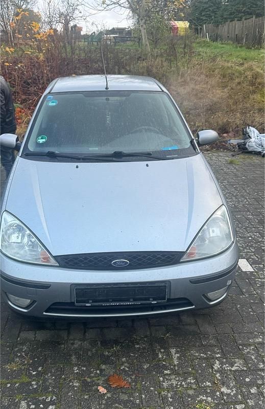 Grau Gebraucht 2004 Ford Focus Kleinwagen | 600 € (Guter Preis) - Bild 1/4