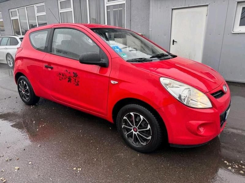 Gebraucht Hyundai i20 Classic 77 PS (56 kW) 2011 Rot Kleinwagen