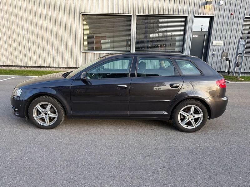 Gebraucht Audi A3 Attraction 140 PS (102 kW) 2012 Grau Kleinwagen