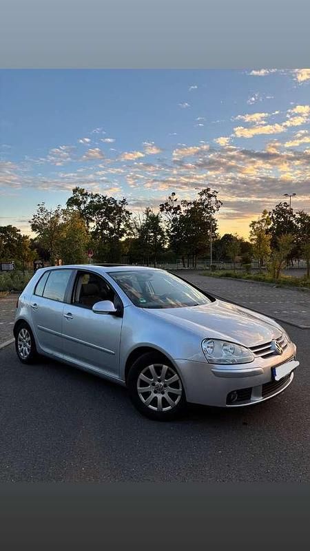 Grau Gebraucht 2004 VW Golf IV Comfortline Kleinwagen | 4.500 € (Teuer) - Bild 1/4