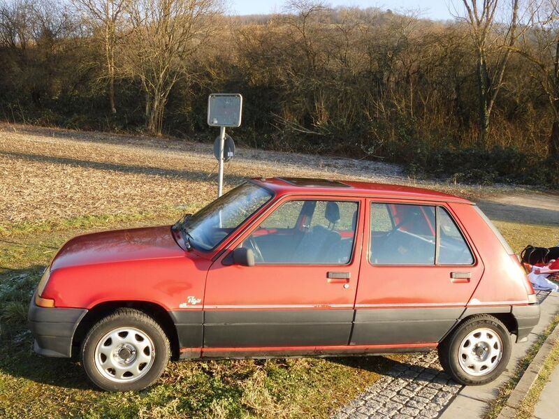 Używany Renault R5 58 KM (42 kW) 1989 Czerwony Hatchback