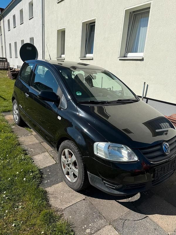 Gebraucht VW Fox 60 PS (44 kW) 2011 Schwarz Kleinwagen