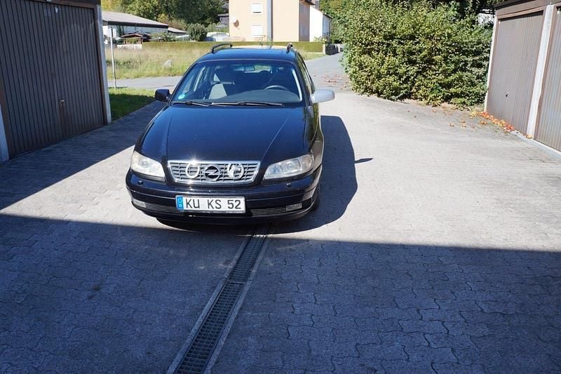 Schwarz Gebraucht 2002 Opel Omega Kombi | 2.100 € (Fairer Preis) - Bild 1/4