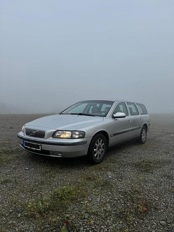 Silber Gebraucht 2001 Volvo V70 Kombi | 2.300 € (Fairer Preis) - Bild 1/4