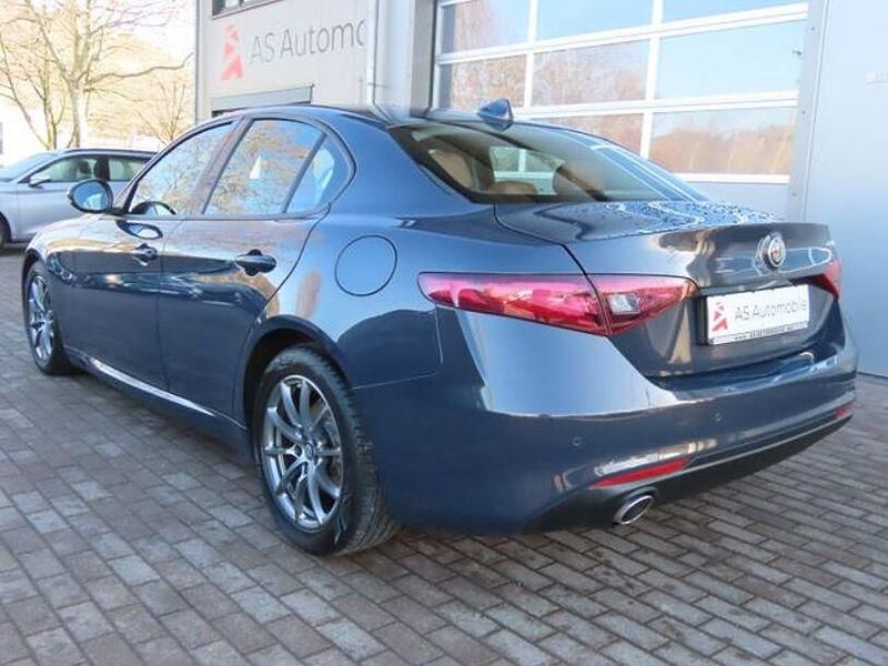 Gebraucht Alfa Romeo Giulia 136 PS (100 kW) 2018 Colore esterno (oxygen iron) Limousine